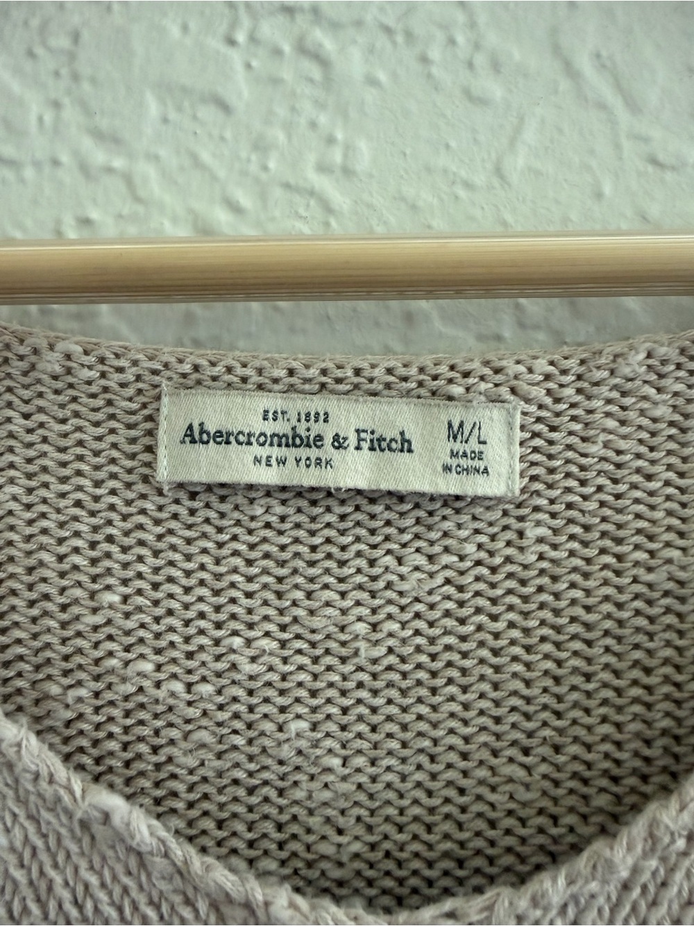Abercrombie & Fitch Owl Sweater Size M/L Lightweight Knit V-Neck - Picture 6 of 7
